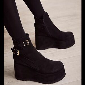 Free People Sabrina Platforms Boots, size 39. New without tags.